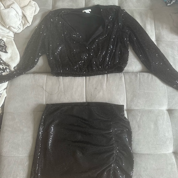 HM party holiday 2 piece, black sparkly size medium, worn 1 time - Picture 5 of 5